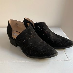 Cutout ankle booties